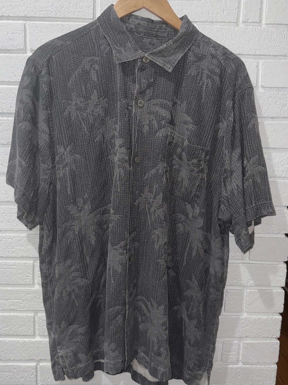 Men's Tommy Bahama Short-Sleeve Button-Up Shirt — Charcoal Palm Print Size XL